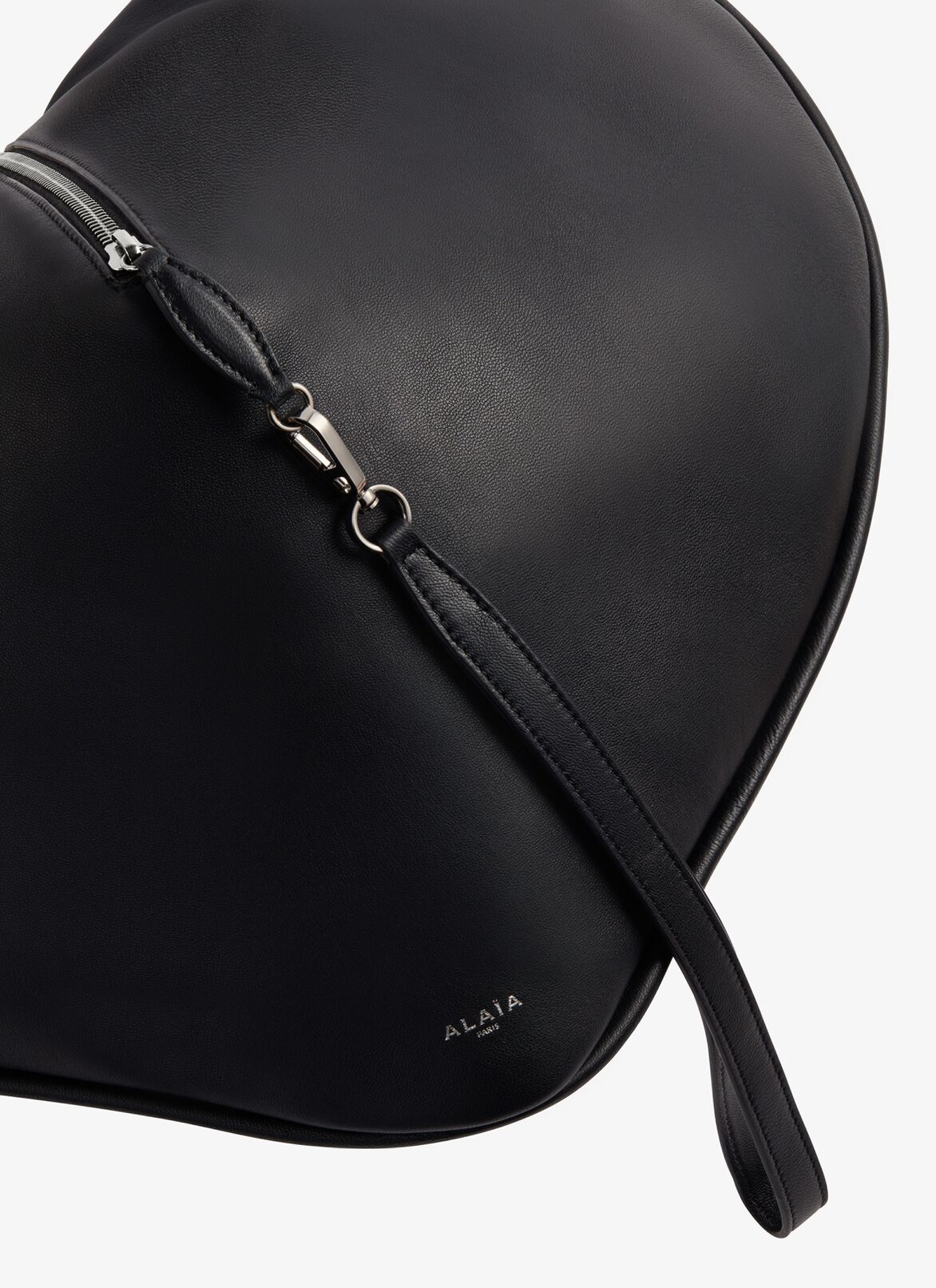 Le Coeur Soft pouch in lambskin ALAÏA BLACK LE COEUR SOFT POUCH IN LAMBSKIN